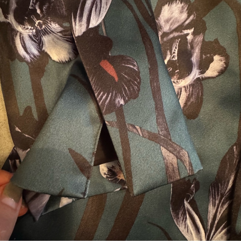 Emerald Iris Print Satin Blazer - Picture 5 of 12